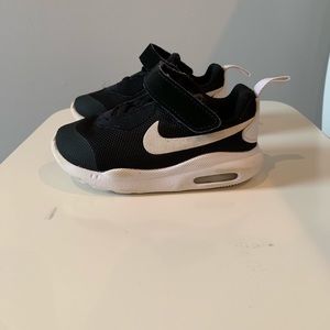 Toddler Nike shoes size 6